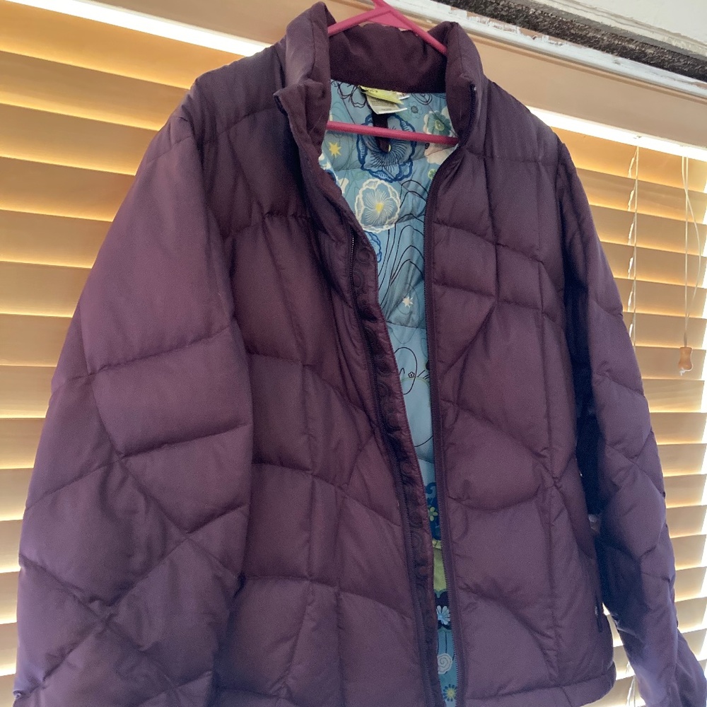 Isis burgundy/maroon puffer coat